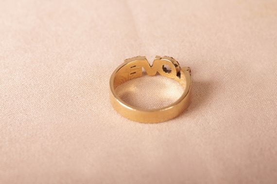 Кольцо LOVE из желтого золота с фианитами 19 | Зображення 2