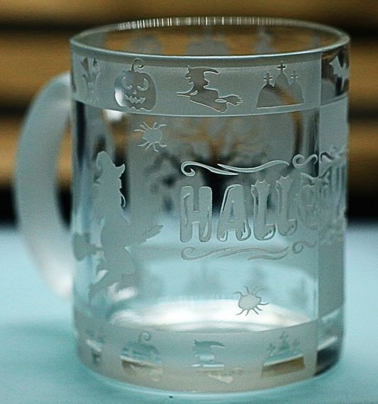 Скляна чашка 320 мл з гравіюванням Геловін Halloween  кружка з відьмою гарбузами та привидами  Тематичний подарунок | Зображення 3