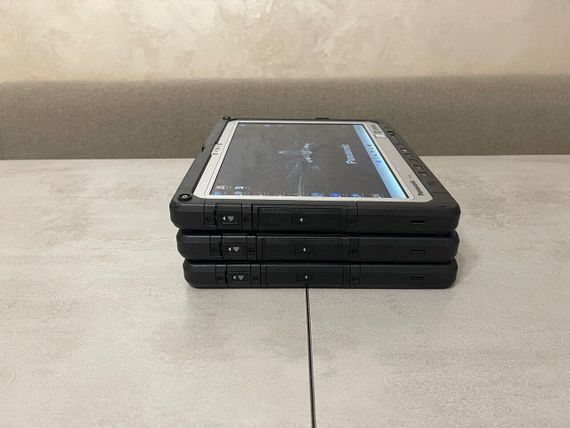 Захищений планшет Panasonic Toughbook CF-33 / 12" (2160x1440) IPS Touch / Intel Core i5-7300U (2 (4) ядра по 2.6 - 3.5 GHz) / 8 GB DDR3 / 128 GB SSD / Intel HD Graphics 620 / WebCam / Стилус / Два АКБ / Без клавіатури б/в | Зображення 5