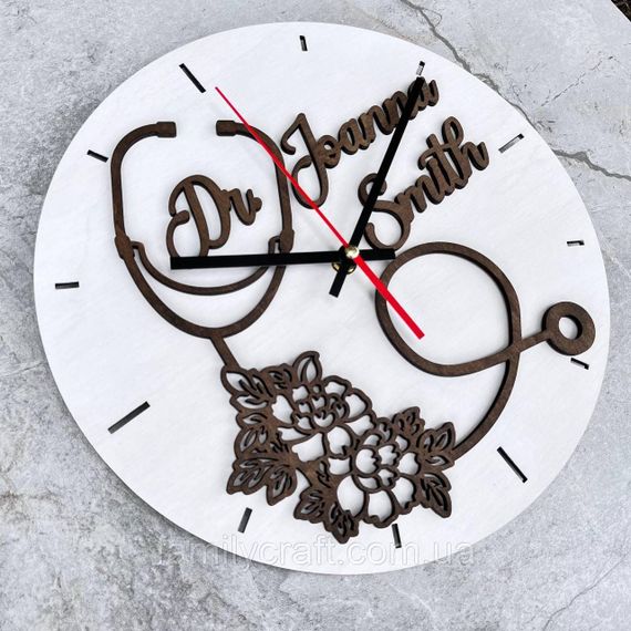 Іменний настінний годинник для лікаря з дерева Подарунок медику або медсестрі | Зображення 1