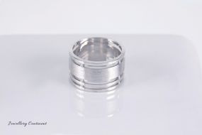 Широкое кольцо из белого золота с матовой поверхностью 18.5