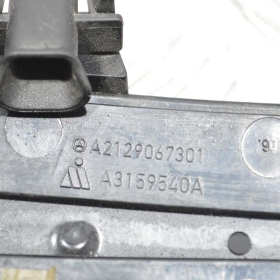 Покажчик повороту правого дзеркала Mercedes C-Class W204 2007-2014 Повторювач повороту дзеркала Мерседес в204 A2129067301 | Зображення 2