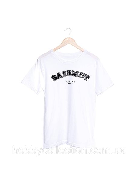 Футболка чоловіча із патріотичним принтом "Bakhmut Ukraine 1571" біла | Зображення 1