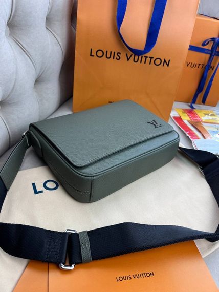 Месенджер хакi Louis Vuitton District PM Taiga Gray c848 | Зображення 3