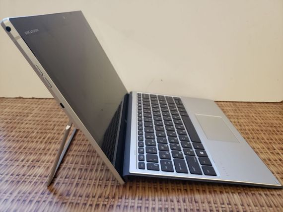 Нетбук-трансформер HP Elite x2 G4 / 12.3" (1920x1080) IPS Touch / Intel Core i5-8365U (4 (8) ядра по 1.6 - 4.1 GHz) / 8 GB DDR3 / 256 GB SSD / Intel UHD Graphics / WebCam б/у | Зображення 3