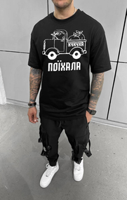 Футболка з мерчем