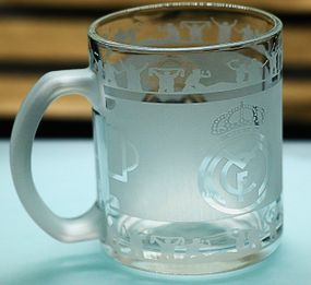 Стеклянная чашка 320 мл Реал Мадрид Real Madrid с гравировкой подарок для фаната ФК футбольная кружка круговая