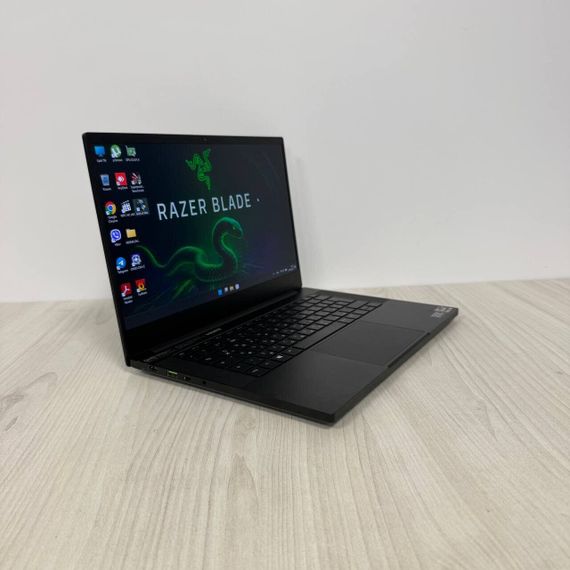 Ігровий ноутбук Razer Blade 14 RZ09-0370 / 14" (2560x1440) IPS / AMD Ryzen 9 5900HX (8 (16) ядер по 3.3 - 4.6 GHz) / 16 GB DDR4 / 1000 GB SSD NVMe / nVidia GeForce RTX 3080, 8 GB GDDR6, 256-bit / WebCam б/в | Зображення 3