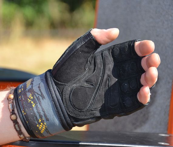 Рукавички для фітнесу MadMax MFG-880 Signature Black/Grey/Yellow S | Зображення 2