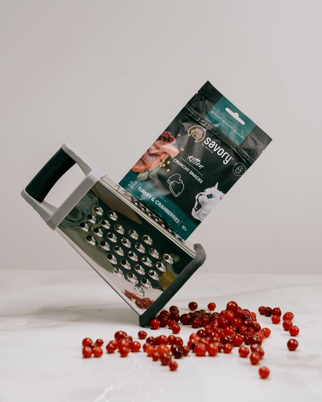 Хрустящие лакомства Savory для здорового роста котят, индейка с клюквой 50г | Зображення 4