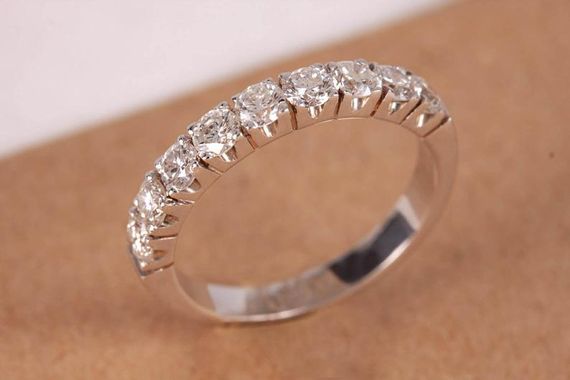 Кольцо из белого золота с фианитами | Зображення 1