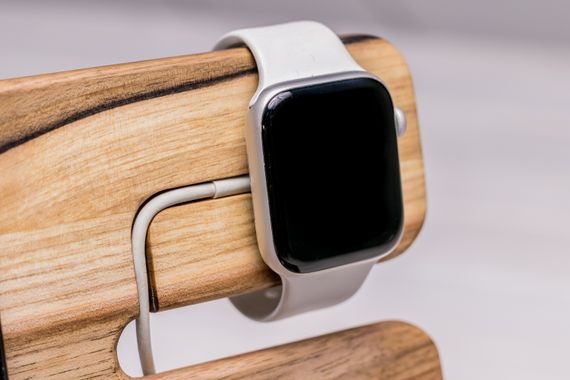 Популярная беспроводная зарядка для iPhone & часов Apple «Dock station iWatch» | Зображення 7