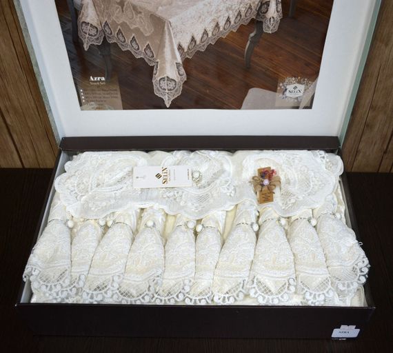 Велюрова скатертина з ранером Selin Azra Set 160×220+12 серветок Кремова | Зображення 1