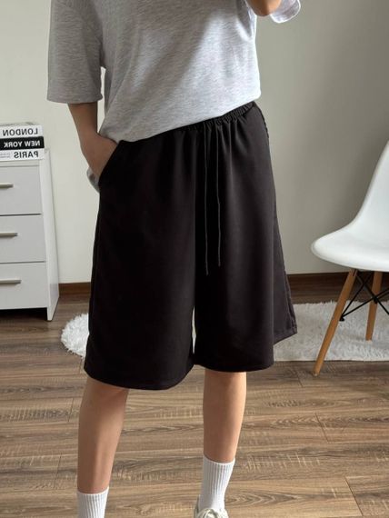 Женские длинные шорты оверсайз широкие свободные SSH710 цвет черный, размер onesize 42/46 | Зображення 1