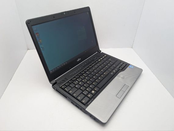 Ноутбук Fujitsu LifeBook S792 / 13.3" (1366x786) TN / Intel Core i7-3612QM (4 (8) ядра по 2.1 - 3.1 GHz) / 8 GB DDR3 / 640 GB HDD / Intel HD Graphics 4000 / WebCam б/у | Зображення 4