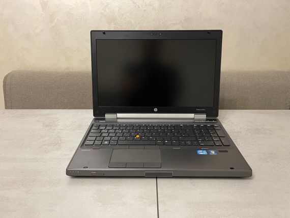 Мобільна робоча станція HP EliteBook 8560w / 15.6" (1920x1080) TN / Intel Core i7-2630QM (4 (8) ядра по 2.0 - 2.9 GHz) / 16 GB DDR3 / 256 GB SSD / nVidia Quadro 1000M, 2 GB GDDR3, 128-bit / WebCam / DVD-ROM б/в + Подарунок Дротова миша / USB | Зображення 2