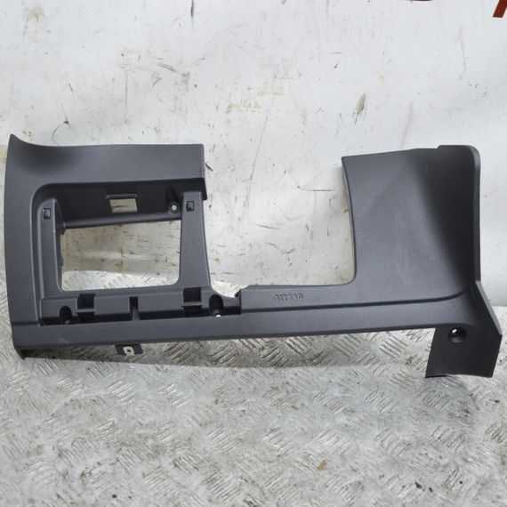 Декоративна накладка панелі торпедо Volkswagen Golf VII 2012-2020 Захист торпедо Фольксваген Гольф 5G1858367