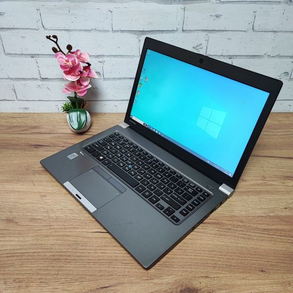 Ноутбук Toshiba Tecra Z40-A / 14" (1600x900) TN / Intel Core i5-4300U (2 (4) ядра по 1.9 - 2.9 GHz) / 8 GB DDR3 / 256 GB SSD / Intel HD Graphics 4400 / WebCam / HDMI б/у | Зображення 3