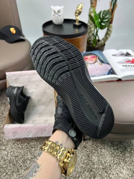 Мужские кроссовки Air Zoom Winflo 8 Shield All Black весна / літо / осінь A3641 | Зображення 7