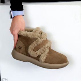 Зручні теплі замшеві зимові бежеві черевики на липучці 39