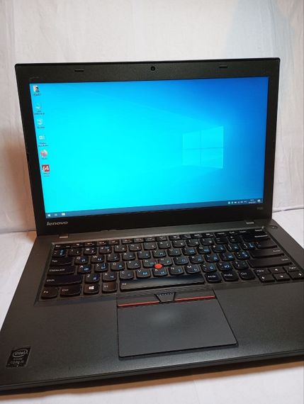 Ноутбук Б-клас Lenovo ThinkPad T450 / 14" (1600x900) TN / Intel Core i5-5300U (2 (4) ядра по 2.3 - 2.9 GHz) / 8 GB DDR3 / 120 GB SSD / Intel HD Graphics 5500 / WebCam / Два АКБ б/в | Зображення 1