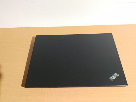 Ультрабук Б-класс Lenovo ThinkPad E485 / 14" (1366x768) TN / AMD Ryzen 7-2700U (4 (8) ядра по 2.8 - 3.8 GHz) / 8 GB DDR4 / 120 GB SSD / AMD Radeon Vega 8 Graphics / WebCam б/у | Зображення 6
