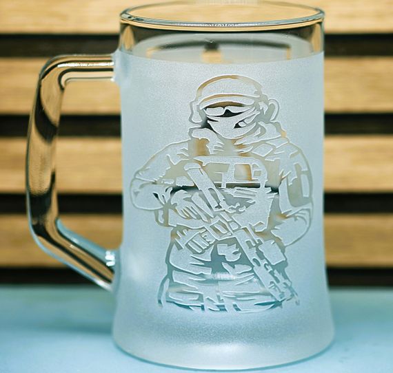 Пивний келих 670 мл CS GO КС ГО з гравіюванням подарунок для геймера фаната  ігровий кухоль для пива | Зображення 3