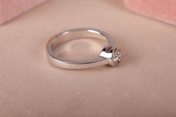 Кольцо из белого золота с бриллиантом 18 | Зображення 6