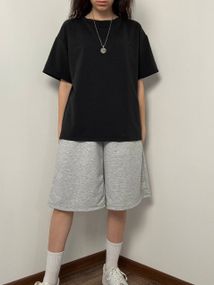 Женский летний костюм оверсайз футболка и длинные шорты SSH714, цвет черный + серый, размер единый 42/46