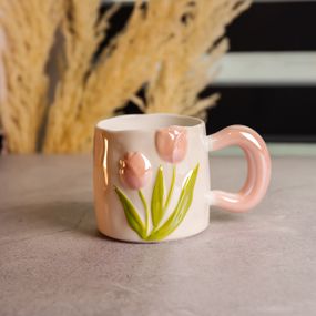 Новогодняя фарфоровая чашка для чая и кофе "Нежный Тюльпан" с 3D декором 400 мл, праздничная кружка чашка на подарок Розовый