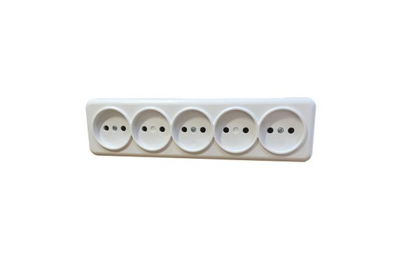 Розетка внешней установки 5-я б/з белая IP20 Lemur Ny95000988