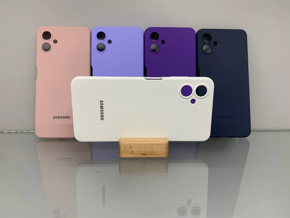 Samsung A06 Протиударний чохол з логотипом софт тач білий