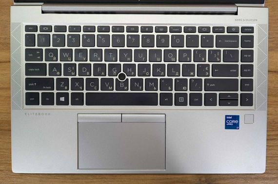 Ультрабук HP EliteBook 840 G8 / 14" (1920x1080) IPS / Intel Core i7-1185G7 (4 (8) ядра по 3.0 - 4.8 GHz) / 16 GB DDR4 / 512 GB SSD / Intel Iris Xe Graphics / WebCam / TouchID / Windows 11 б/в + Подарунок Бездротова миша / USB | Зображення 3