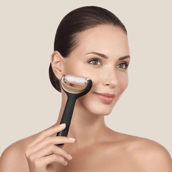 Электронный роллер для лица и тела с микроиглами GESKE MicroNeedle Face&Body Roller 8в1 gray, Серый | Зображення 3