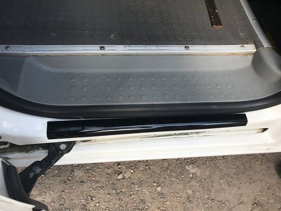 Накладки на дверные пороги (ABS-пластик) 4 шт, Мат для Volkswagen Caddy 2010-2015 гг | Зображення 2