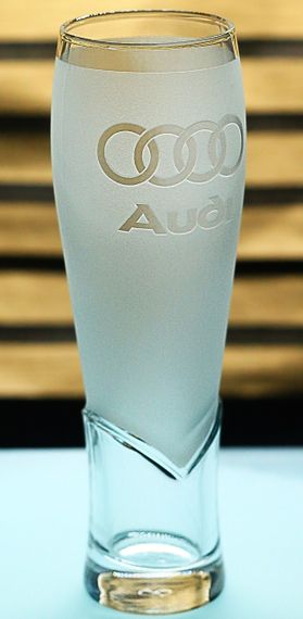 Пивний крафтовий келих 440 мл з гравіюванням Ауди  Audi подарунок для автолюбителя  кухоль для пива з логотипом авто | Зображення 1