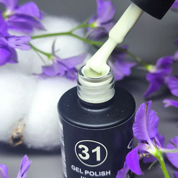 Гель-лак для нігтів Bee Nails 031 (світло-кремовий з жовтим відтінком) 8мл