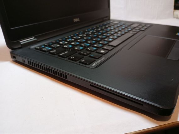 Ноутбук Б-класс Dell Latitude E5440 / 14" (1366x768) TN / Intel Core i5-5300U (2 (4) ядра по 2.3 - 2.9 GHz) / 8 GB DDR3 / 500 GB HDD / Intel HD Graphics 4400 / WebCam б/у | Зображення 4