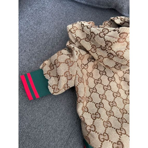 Брендовая джинсовая курточка для собак GUCCI с красно-зелеными резинками по краям, на змейке, с капюшоном, бежевая | Зображення 1