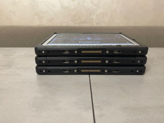 Захищений планшет Panasonic Toughbook CF-33 / 12" (2160x1440) IPS Touch / Intel Core i5-7300U (2 (4) ядра по 2.6 - 3.5 GHz) / 8 GB DDR3 / 128 GB SSD / Intel HD Graphics 620 / WebCam / Стилус / Два АКБ / Без клавіатури б/в | Зображення 4