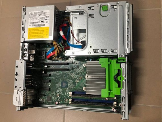 Комп'ютер Fujitsu Esprimo D757 E85 SFF / Intel Core i5-6400 (4 ядра по 2.7 - 3.3 GHz) / 8 GB DDR4 / 128 GB SSD / Intel HD Graphics 530 б/в + Подарунок  Розумна інтерактивна зубна щітка Colgate Connect M1 / Bluetooth | Зображення 5