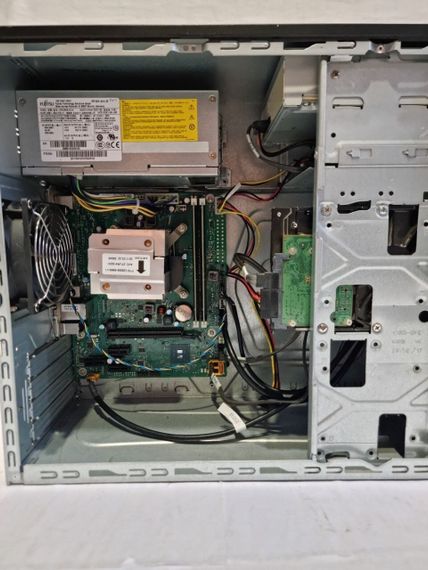 ПК Б-класс Fujitsu Esprimo P556 E90+ Tower / Intel Core i3-6100 (2 (4) ядра по 3.7 GHz) / 8 GB DDR4 / 500 GB HDD / Intel HD Graphics 530 / DVD-ROM б/у | Зображення 4