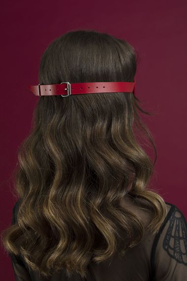 Маска на очі Feral Feelings - Blindfold Mask, натуральна шкіра, червона | Зображення 2