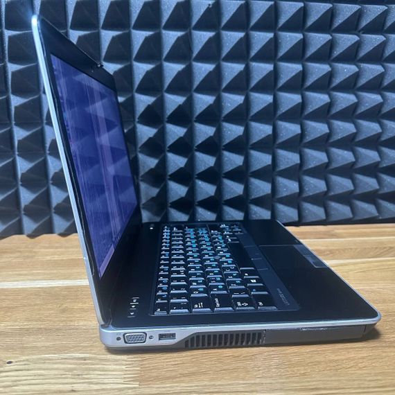 Ноутбук Dell Latitude E6440 / 14" (1600x900) TN / Intel Core i5-4300M (2 (4) ядра по 2.6 - 3.3 GHz) / 8 GB DDR3 / 256 GB SSD / Intel HD Graphic 4600 / WebCam / DVD-ROM б/в | Зображення 2