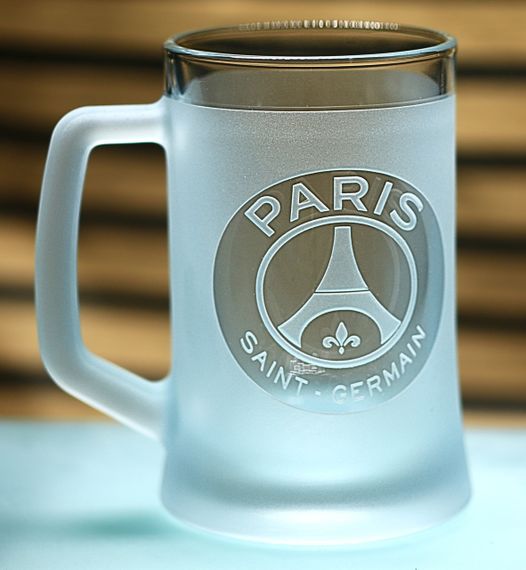 Пивной бокал 670 мл ФК ПСЖ Paris Saint-Germain с гравировкой подарок для фаната футбольная кружка | Зображення 1