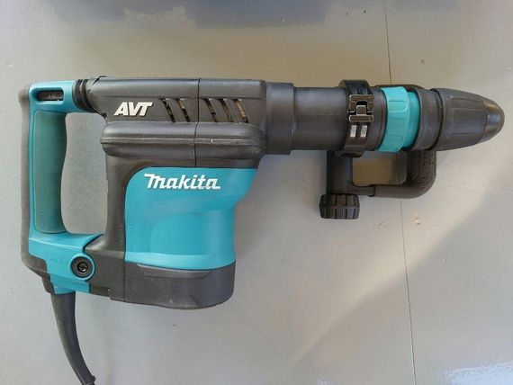 Молоток відбійний мережевий Makita HM1111C (11.2 Дж, 1100-2650 хв-1, 1300 Вт, SDS-MAX, AVT, 8 кг) | Зображення 4