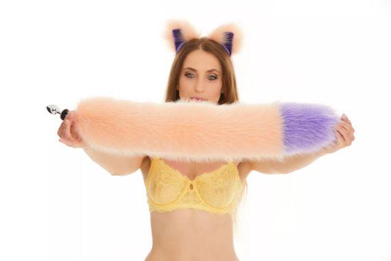 Анальний хутряний хвіст без пробки, Персиковий з фіолетовим кінчиком, OKOVA 60 см. sexstyle | Зображення 4