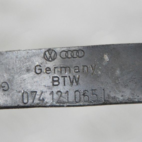 Трубка охолоджувальної рідини 2.4 D Volkswagen Transporter 1990-2003 Патрубок охолодження Фольксваген 074121065L | Зображення 2