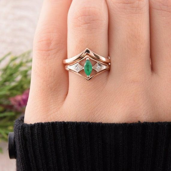 Набор из двух колец из красного золота с изумрудом 19 | Зображення 3