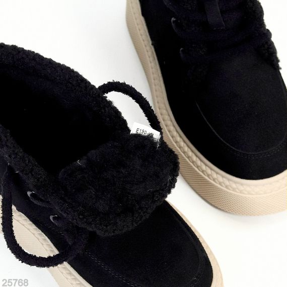 Стильные зимние черные замшевые ботинки на утолщенной бежевой подошве | Зображення 3